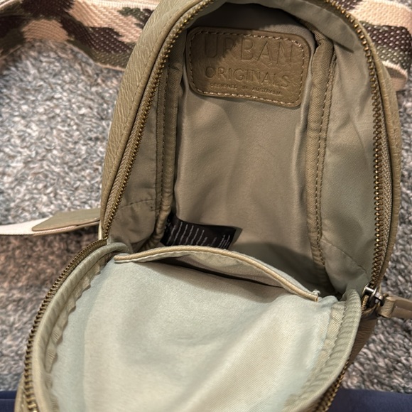 Urban originals cross body bag - Picture 4 of 6